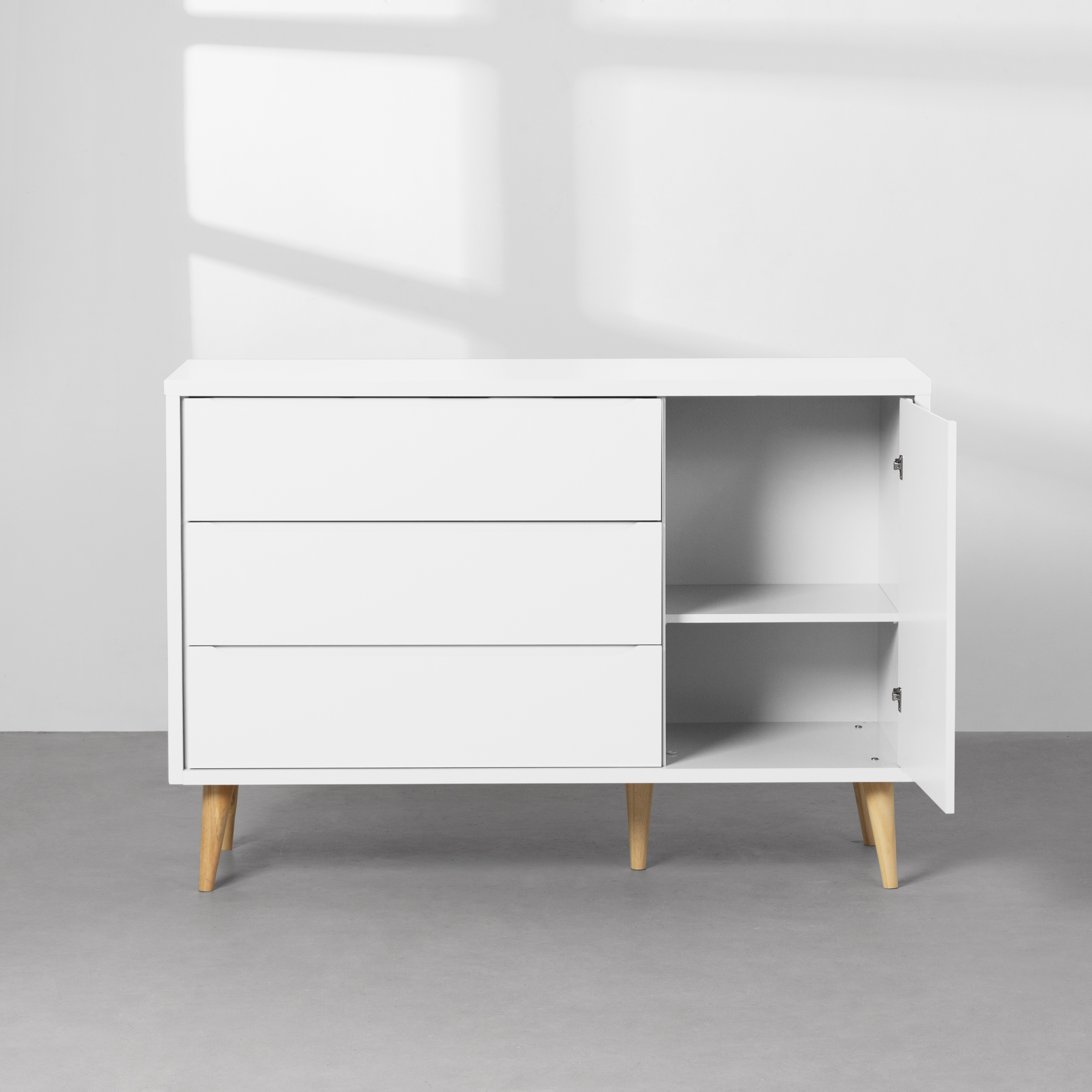kit-quarto-infantil-theo-com-pes-retro-natural---berco---comoda-3-gavetas-e-1-porta---branco-fosco