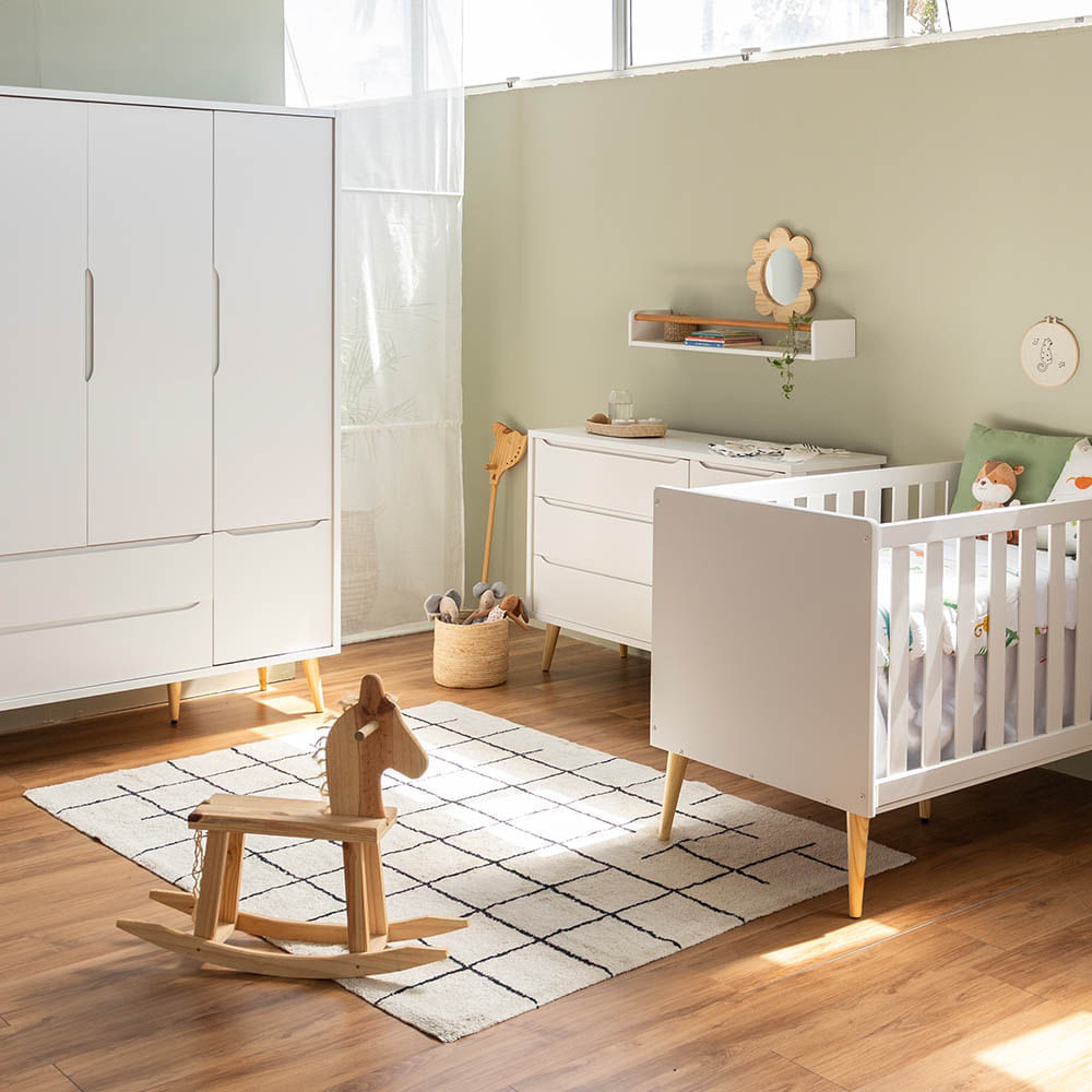 kit-quarto-infantil-theo-com-pes-retro-natural---berco---comoda-3-gavetas-e-1-portas---guarda-roupa-