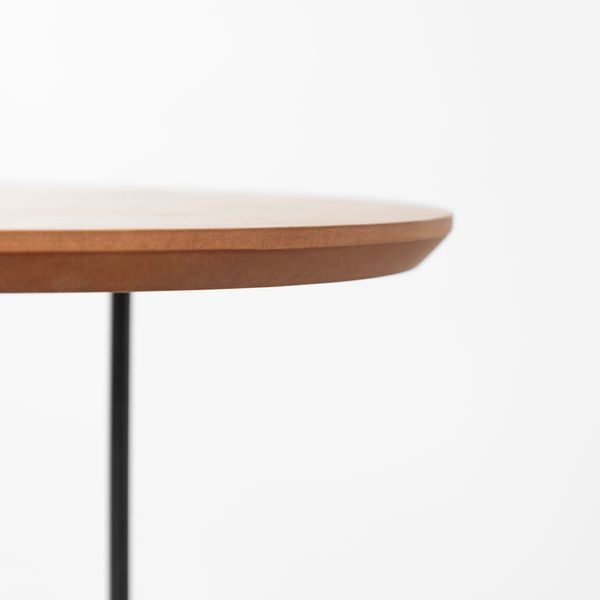 mesa-lateral-filete-redonda-preto-e-nozes---42cm-x-45-5cm