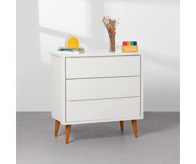 comoda-retro-theo-3-gavetas-e-pes-em-madeira-branco-fosco-ambiente-diagonal