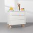 comoda-retro-theo-3-gavetas-e-pes-em-madeira-natura-branco-fosco-diagonal-ambiente