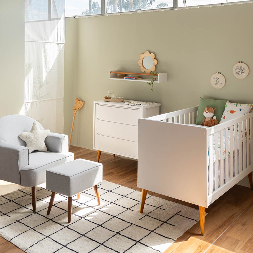 kit-quarto-theo-com-pes-retro-mel---berco---comoda-3-gavetas---poltrona-e-puff-capri---branco-fosco