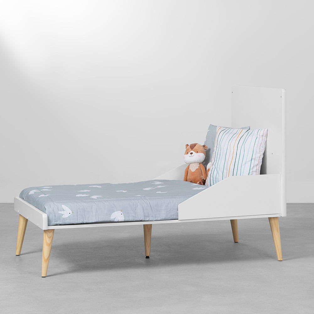 kit-quarto-infantil-theo-com-pes-retro-natural---berco---comoda-3-gavetas---poltrona-e-puff-capri---
