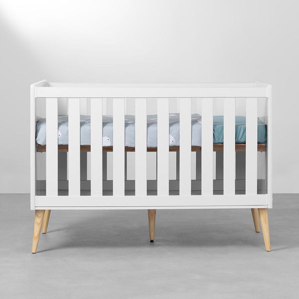 kit-quarto-infantil-theo-com-pes-retro---berco---comoda-3-gavetas---guarda-roupa-3-portas---poltrona