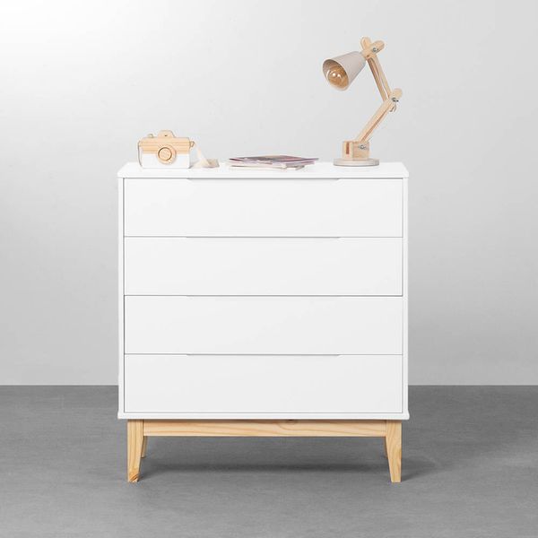 comoda-4-gavetas-elfe-branco-fosco-pes-square-em-madeira-natural-frontal