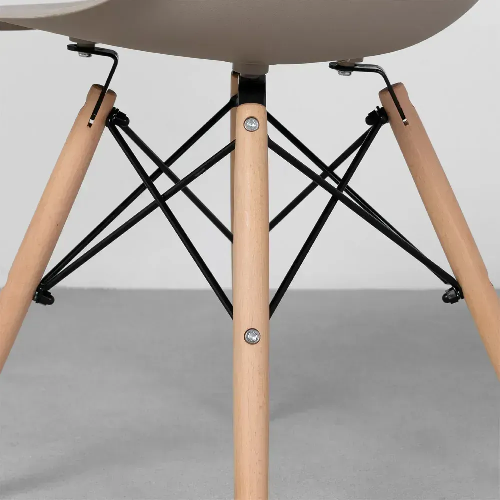 Cadeira--eames-eiffel-com-pes-em-madeira--fendi-detalhe-pe.jpg