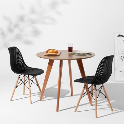 conjunto-mesa-square-redonda-tampo-betula-88cm-2-cadeiras-eames-colmeia-preta