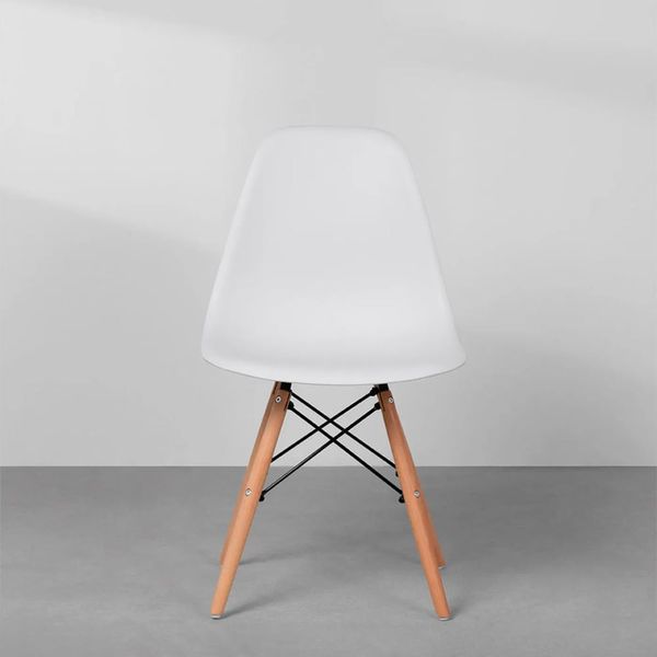 conjunto-mesa-square-redonda-tampo-betula-88cm-com-2-cadeiras-eiffel-branca