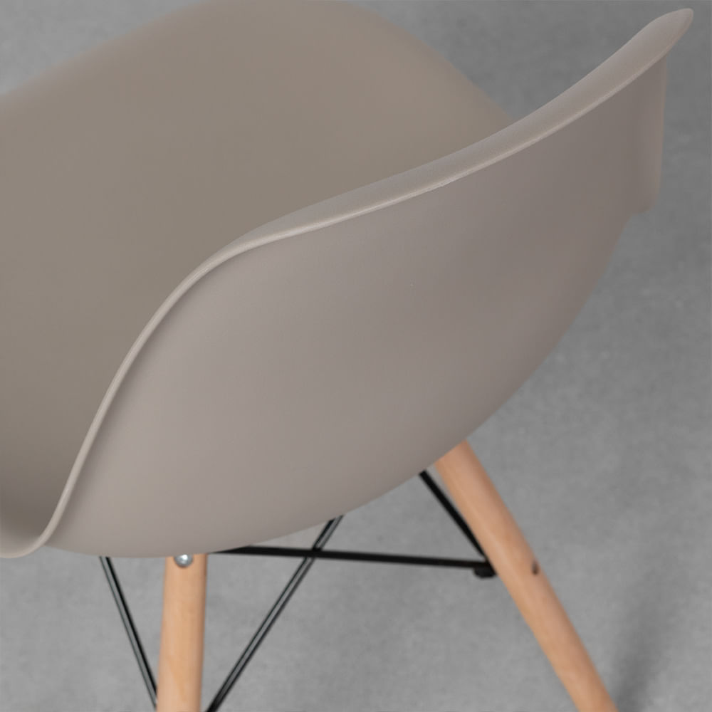 Cadeira--eames-eiffel-com-pes-em-madeira--fendi-detalhe-assento