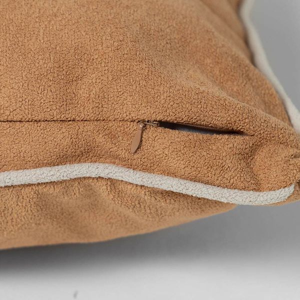 almofada-caramelo-com-debrun-areia---50x50-cm