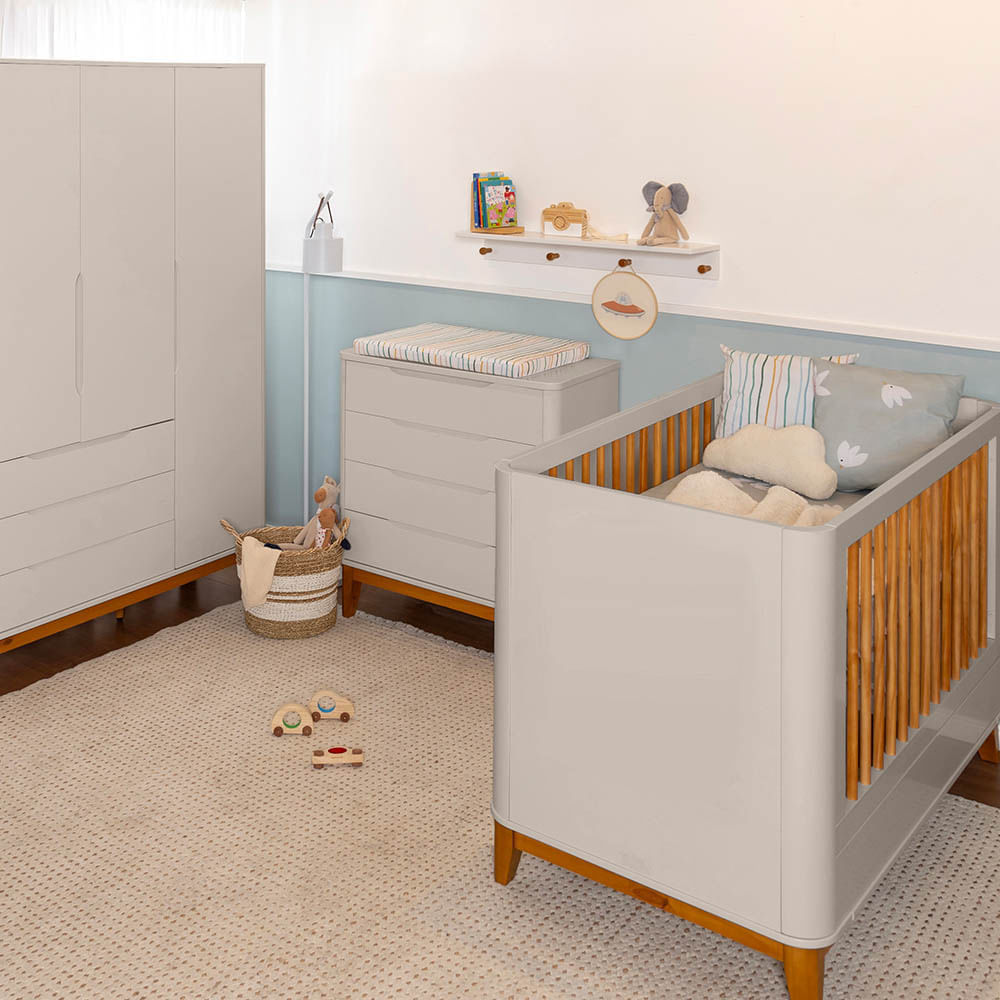kit-quarto-infantil-boom-com-pes-square-mel---berco---guarda-roupa---comoda-4-gavetas---areia-fosco