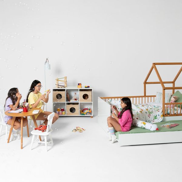 2025_mesa_square_infantil_cadeira_cissa_torre_carros_cama_casinha_estante_treviso_minhocao_selva_edredom_selva_almofada_listras