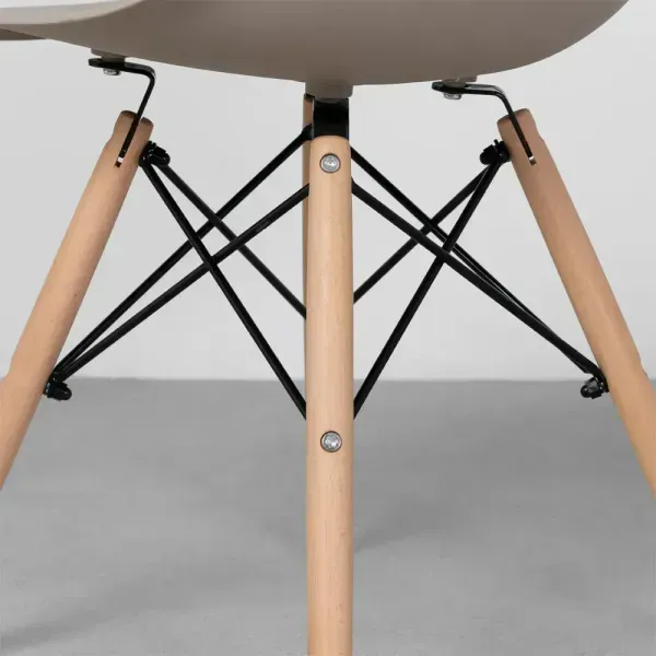 Cadeira--eames-eiffel-com-pes-em-madeira--fendi-detalhe-pe.jpg