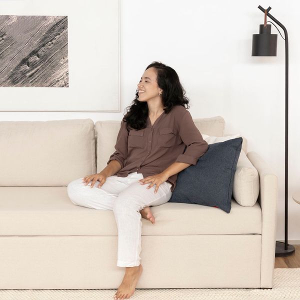 2026_luminaria_belt_preta_e_sofa_lipo_aveia