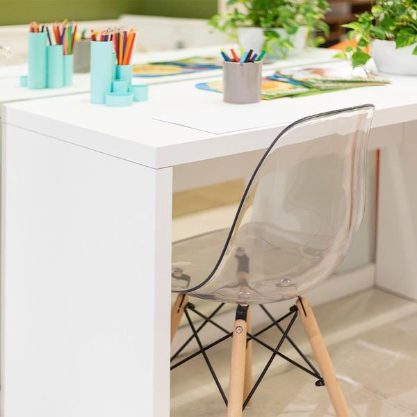 2021_bancadacontemp_cadeiraeiffeltransparente