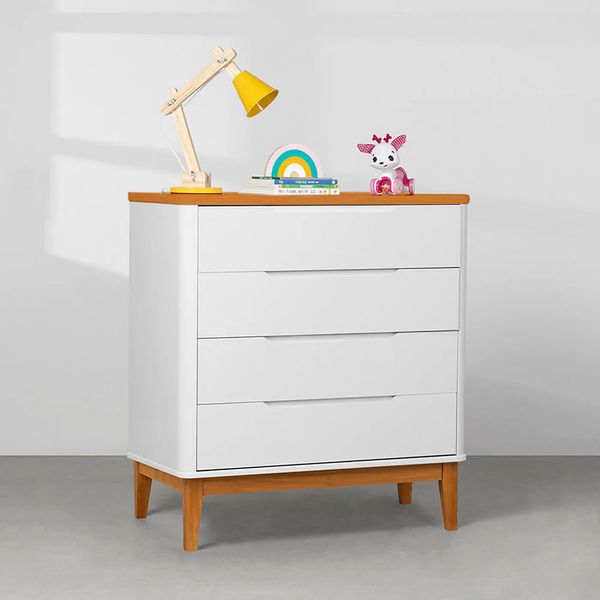 comoda-boom-square-4-gavetas-com-pes-em-madeira-branco-ambiente_1000x1000