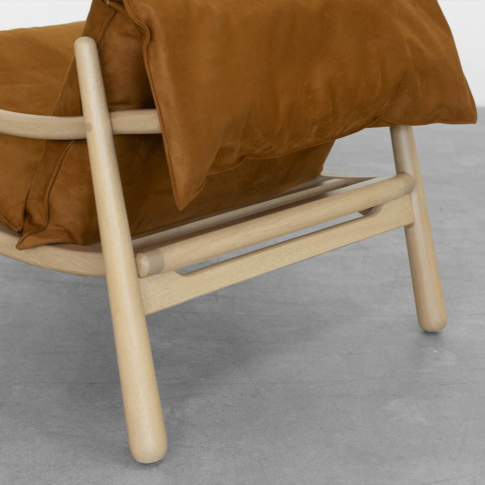 poltrona-smooth-nozes-caramelo-pes